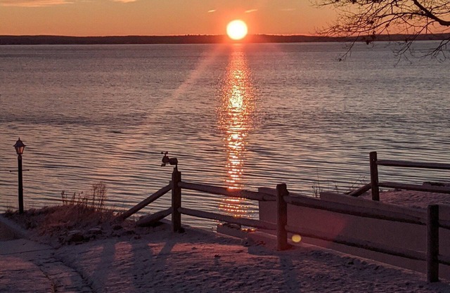 Enchanting cabin with on 2.5 acres in Hubbard Lake