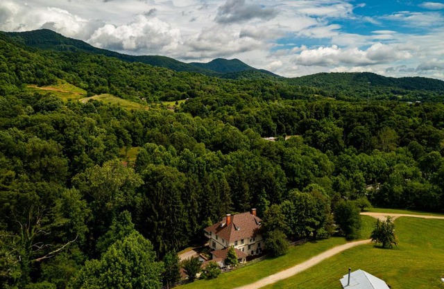 Engadine Inn and Cabins