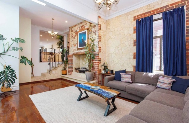 Enjoy a comfortable experience at this extremely central Fremantle house
