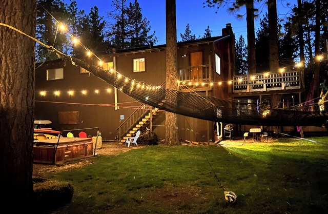 Enjoy a Cottage near the lake 2bdr H w/hottub, Tahoe 2Bdr Postmasters Cottage