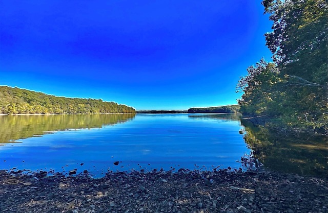 Enjoy a cozy getaway in a rustic log cabin on Kentucky Lake. With Hottub