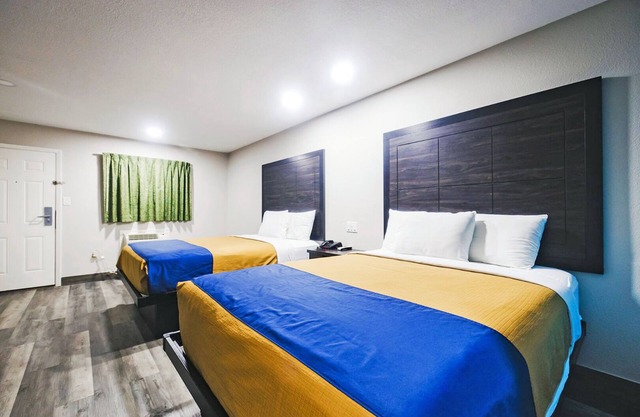 Enjoy a Hassle-Free stay! Free Breakfast Near the Wharton County Museum
