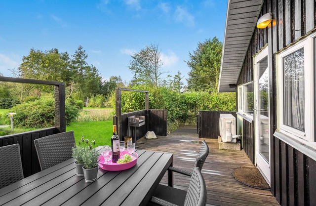 Enjoy a relaxing holiday in this holiday home on a quiet and undisturbed property.
