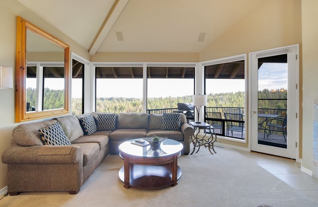 Enjoy Deschutes River Views from Beautiful 2-Bedroom Mt. Bachelor Village Condo