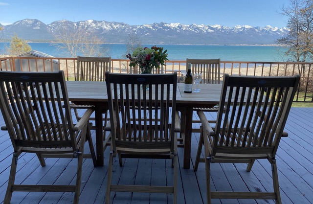 Enjoy Mountain views at this lakefront home. Perfect for your family vacation.