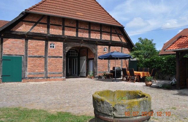 Enjoy peace in a large farmhouse, central location to amusement parks & heath
