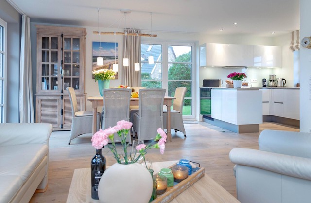 Enjoy your dream vacation in a perfect location with up to 6 people to the fullest.