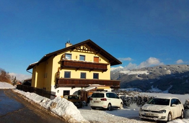 Enjoy your summer & winter sports vacation in the Apart-Chalet GletscherGlück!