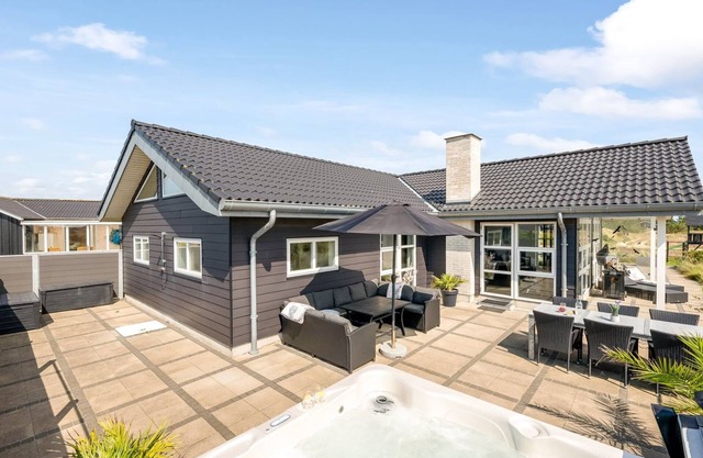 "Ennie" - from the sea by Interhome