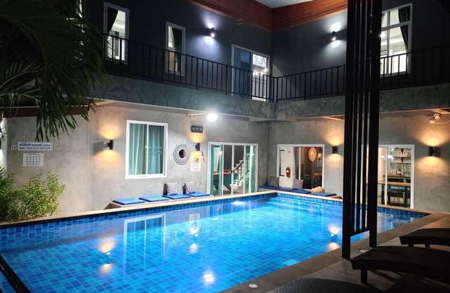 Entire 3 villas combined 7BR/Free breakfast/5 kms from airport-city .