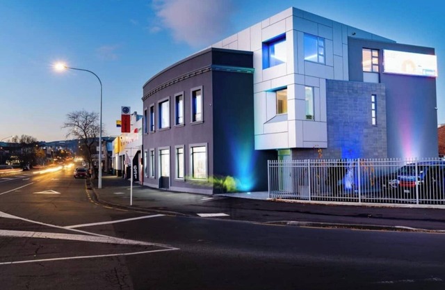 Entire 4 Room (2 x Studio, 2 x 1 bedroom) Boutique Hotel - Central Dunedin