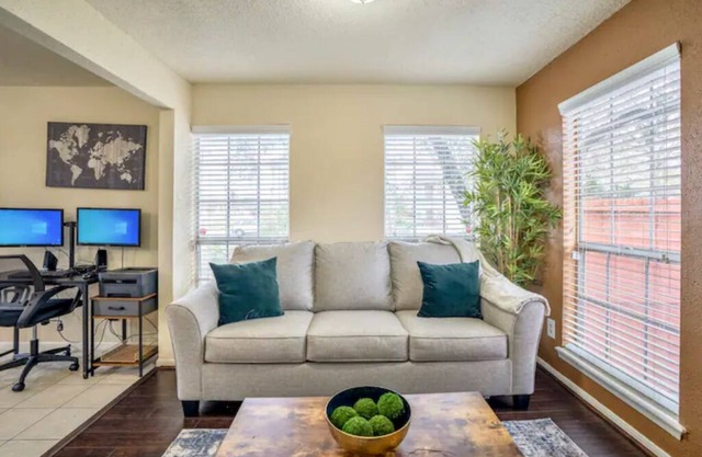Entire Apt | Gated Parking | KING Bed | Computer