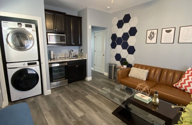 Entire cozy guest suite with private entry!