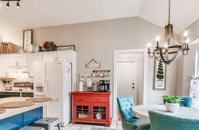 Entire Home in Yukon Near Turnpike, Route 66 and Walmart