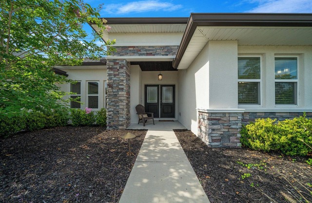 Entire Home Just 3 Minutes to Weeki Wachee Springs & Hospital