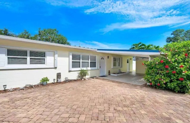 Entire House in Beautiful Cocoa Beach Area!