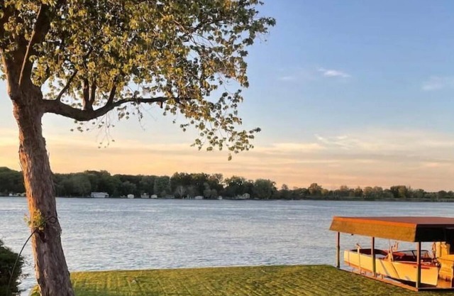 Entire house on the beautiful St. Clair River!
