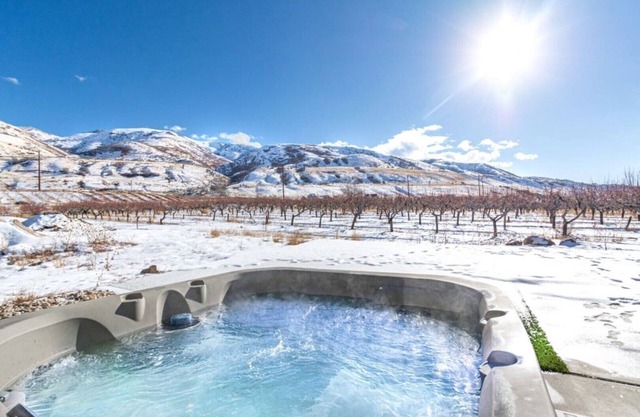 ❤️ Entire Private Home - Hot tub - Garage - Gas Fireplaces - Air Hocky Table