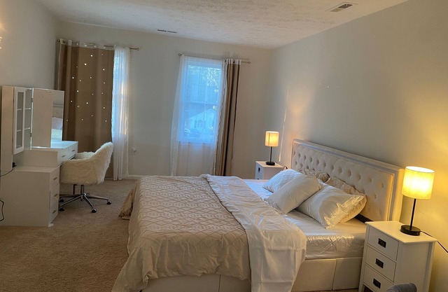 Entire property, 8bedrooms, 11 beds, Free Parking