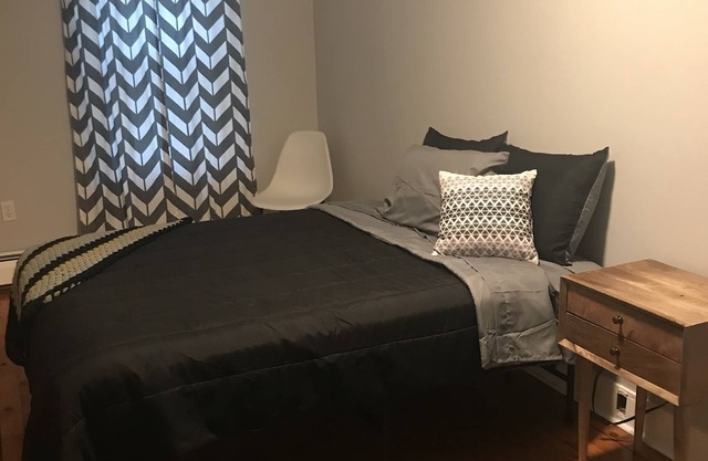 Entire rental unit in Warren, Rhode Island Unit 3