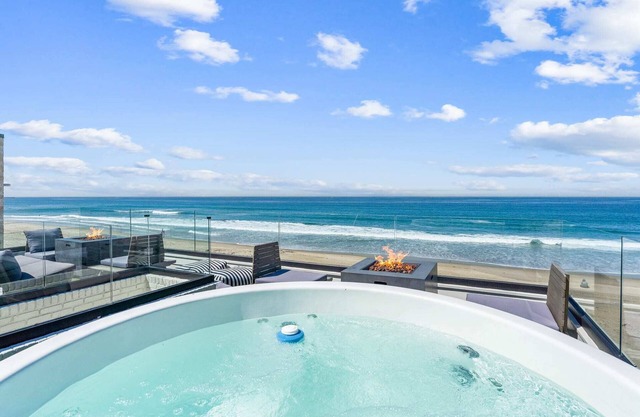 Entire Upper Oceanfront Masterpiece with Rooftop