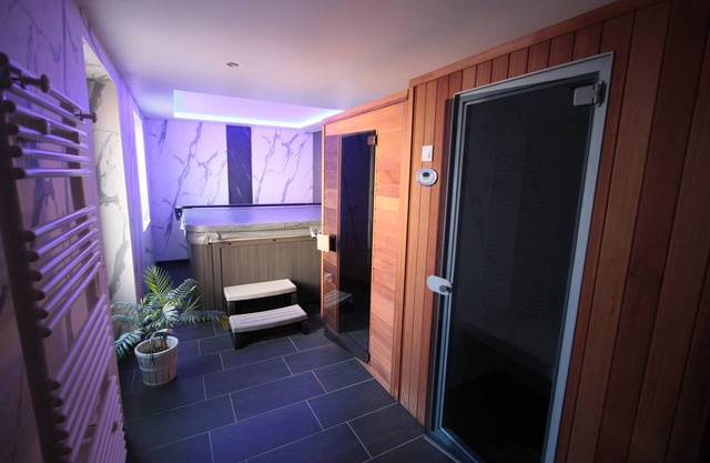 Entre-Deux-Vignes cottage on the Wine Route in Alsace with wellness area
