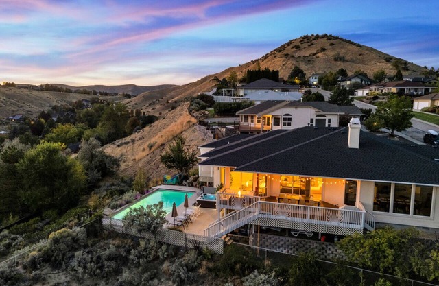 Epic Hillside Retreat Htd Pool HotTub Golf 4400sf