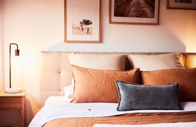 Escape and relax in beautiful Trentham in contemporary bliss!