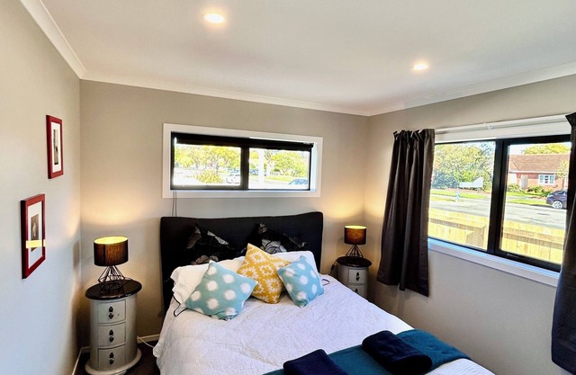 Escape on Esplanade: (Cozy 2-Bedroom Home near Park & Pool.