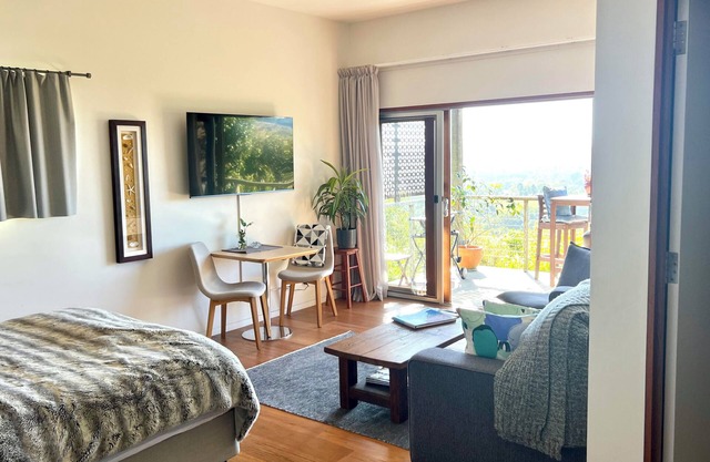 Escape to Bangalow, Byron Hinterland accommodation with stunning views