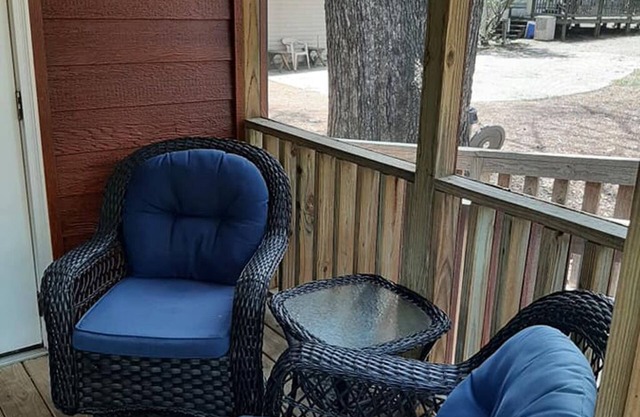 Escape to your cozy 2-bedroom cabin #8 in Camden, Kentucky Lake, TN