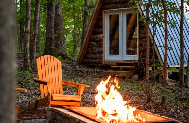 Escape to your cozy primitive off grid cabin in the n Lake of the Ozarks area
