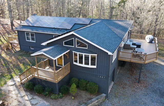Esopus Escape: Secluded Escape with Hot Tub & Fireplace