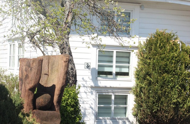 Et Koselig og Sentralt Townhouse med en Idyllisk Lille Hage for 2-5 Pers