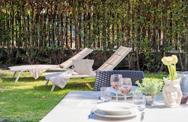 Etna, mare e verde (double room in villa)