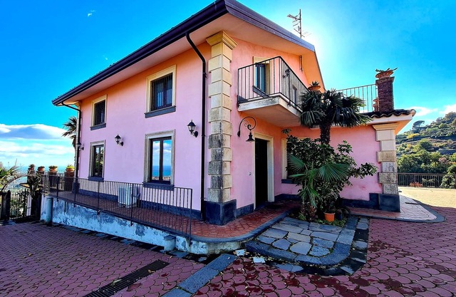 Etna panoramic villa with swimming pool
