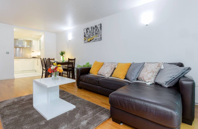 EXCEL LOCATION TWO BEDROOMS 2 BATHS SLEEPS UP TO 8 People