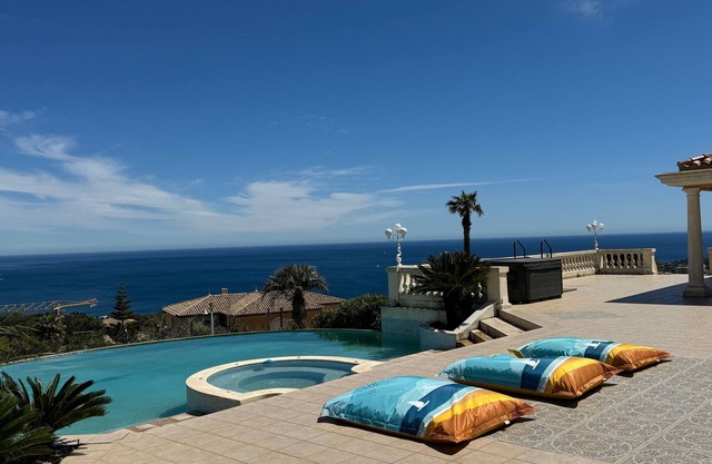 EXCEPTIONAL VILLA