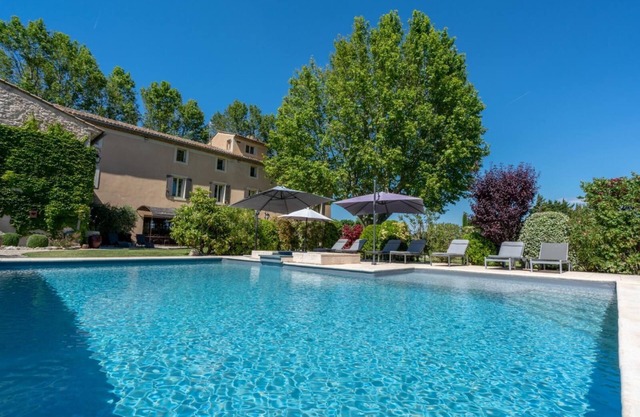 Exceptional 18th-century bastide set in 5000m2 of parkland at the foot of the Luberon mountains