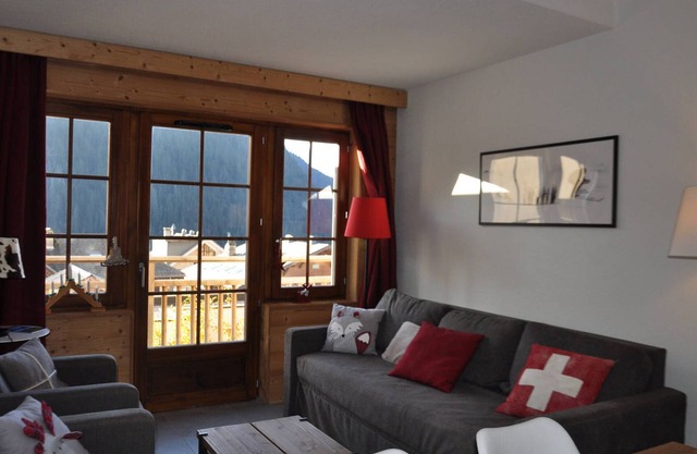 Exceptional Central Village Apartment, Near Ski Lifts, Pool Access, Free Multi Pass!