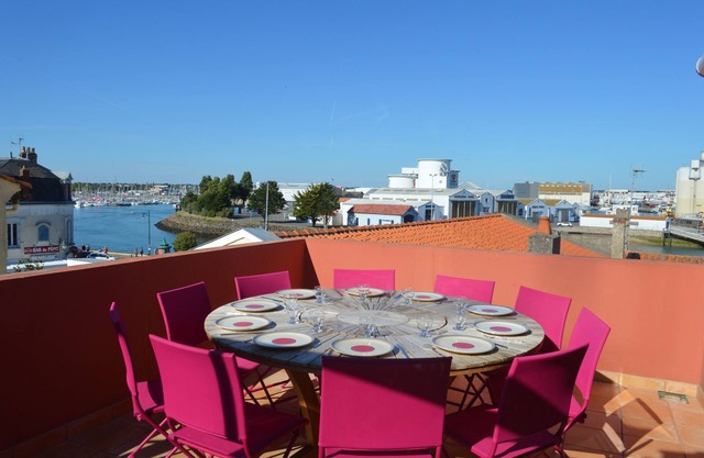 EXCEPTIONAL VIEW Terrace/Meal 6 bedrooms 12 people Beach 6 mins walk