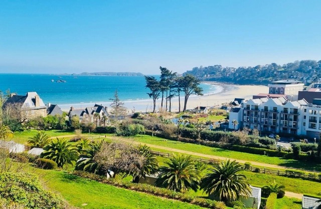 Exceptional sea view studio, direct from the beach.