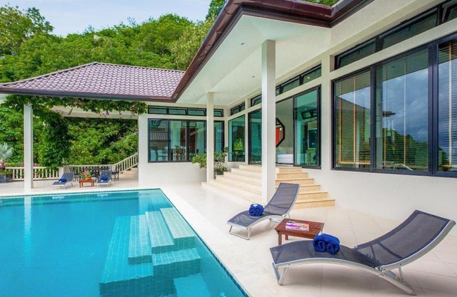 Exceptional Unique Beachfront Luxury Villa 6 bedroom