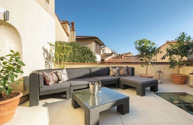 Exclusive Florence Getaway with Jacuzzi, Terraces & Concierge Services