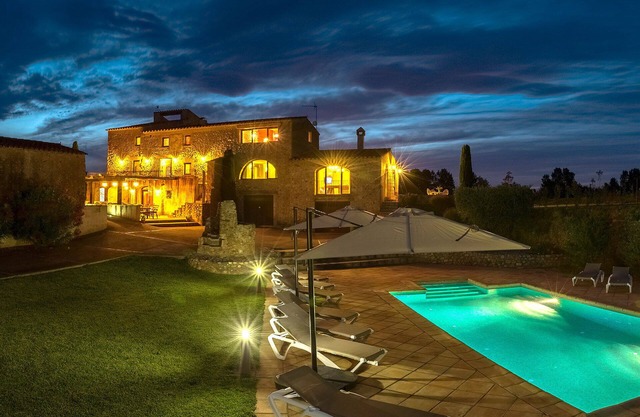 Exclusive villa with pool, barbecue and near the river. Ideal for families