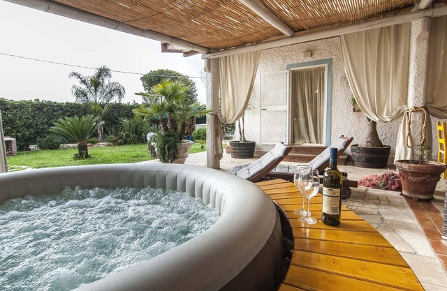 EXCLUSIVE VILLA WITH SWIMMING POOL, JACUZZI & GARDEN. * Free WIFI *