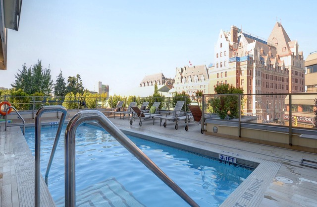 Executive Suite w/ Harbour Views/Parking/Pool