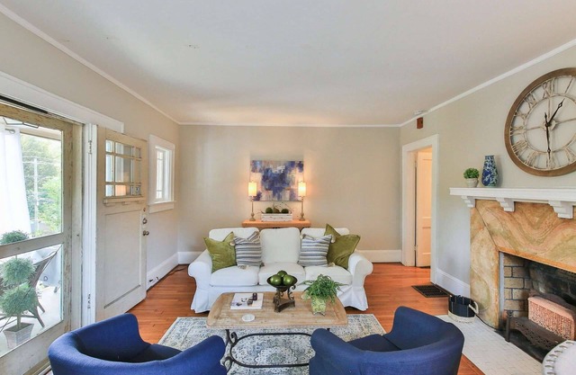 Experience Midtown Magic: Steps Away from Piedmont Park, Ponce City Market & VA Highlands Dining
