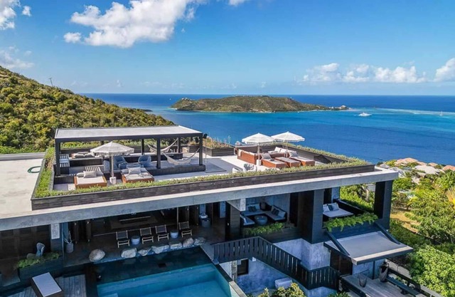 Experience Paradise in This Stunning Ocean View Rental Villa on Leverick Bay.