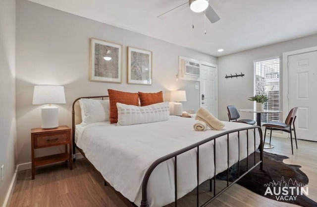 Explore Austin Life | Studio Near Guadalupe St